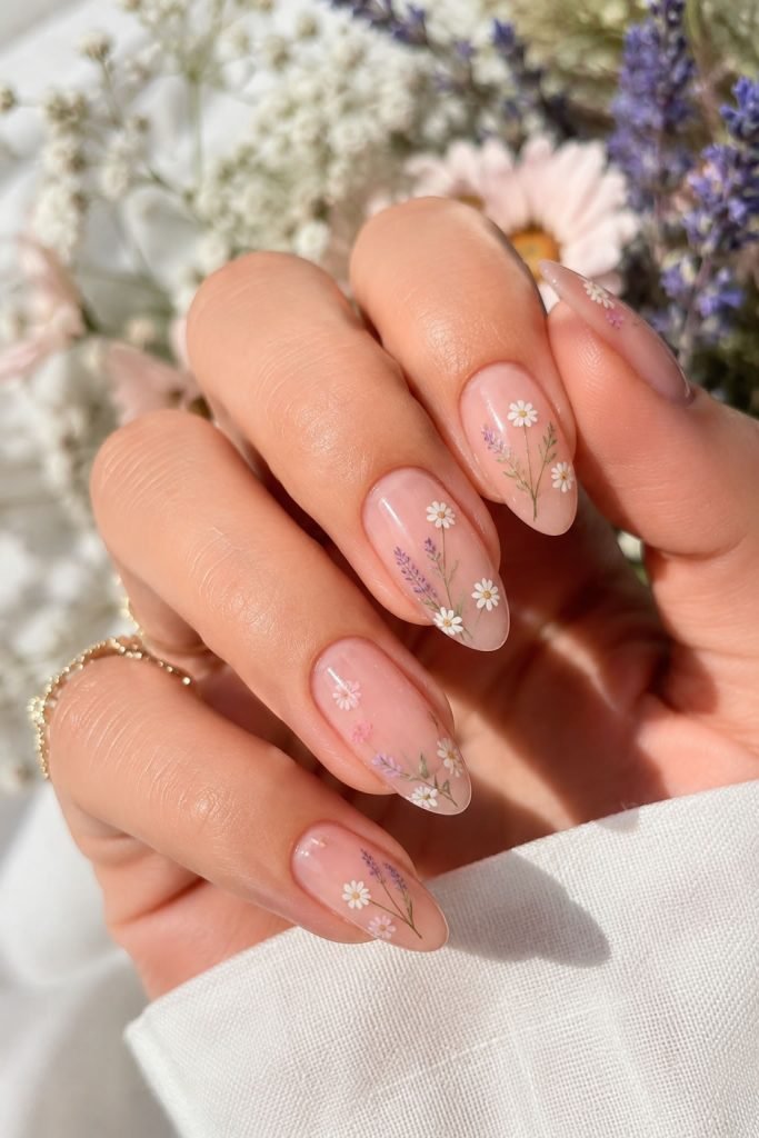 Light floral summer nails with soft pastel nail colors and delicate flower designs